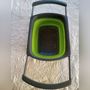 Collapsible Green and Gray Colander